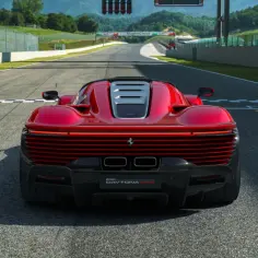 Czerwone Ferrari Daytona SP3 na linii startu toru Mugello, gotowe do wyścigu.