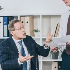 Czy kierownik ma prawo krzyczeć na pracownika? Poznaj swoje prawa