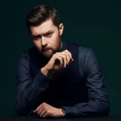Remigiusz Mróz z kim jest? Zaskakująca relacja z Katarzyną Bondą