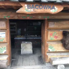Bacówki Zakopane: Gdzie znaleźć najlepsze oscypki i tradycję serowarstwa