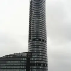 Najwyższy budynek we Wrocławiu – ile ma pięter i co warto wiedzieć?