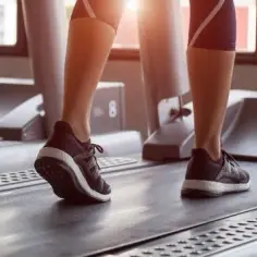 Trening cardio co to - poznaj korzyści i najlepsze ćwiczenia