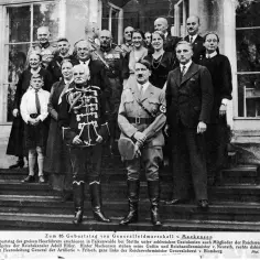 Czy wiesz, kto pomógł Hitlerowi dojść do władzy? Tajni sojusznicy