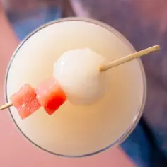 Pyszne napoje z lychee - przepisy na orzeźwiające drinki