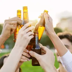 Czy picie alkoholu w piątek to grzech? Poznaj kontrowersje i opinie