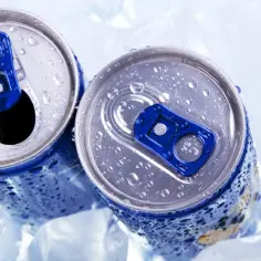 Dwie puszki energetyków w lodzie. Czy to alternatywa dla antydepresantów, gdy potrzebujesz kopa?