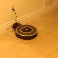 Co oznacza please charge roomba? Jak rozwiązać problem z ładowaniem