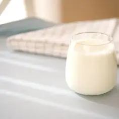 100 ml mleka: Przelicznik na gramy i szklanki - Szybki poradnik