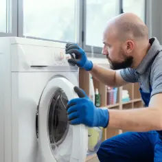 Jak wyczyścić pralkę ze szlamu: skuteczne metody i porady