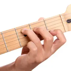 Na co komu dziś akordy – jak zagrać tę piosenkę na gitarze krok po kroku