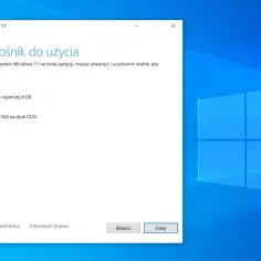 Instalator Windows 11 pyta o wybór nośnika: Dysk flash USB (min. 8 GB) lub Plik ISO.