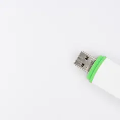 Jaki pendrive do filmów? Wybierz najlepszy model do 4K i 8K