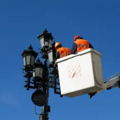 Kto odpowiada za oświetlenie ulic i jak zgłosić problemy z oświetleniem?