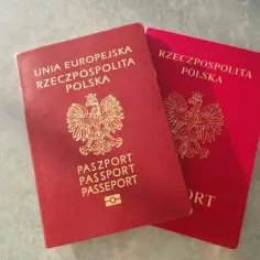 Dwa polskie paszporty. Czy do Turcji potrzebny jest paszport? Tak, do przekroczenia granicy potrzebny jest ważny dokument.