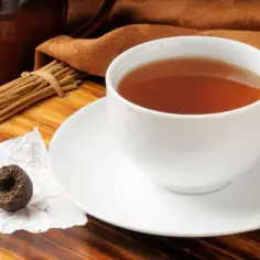Jak prawidłowo parzyć czerwoną herbatę Pu Erh dla idealnego smaku i zdrowia
