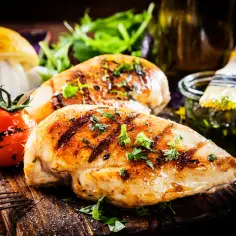 Ile czasu grillować pierś z kurczaka na grillu elektrycznym Tefal, by uniknąć suchego mięsa?