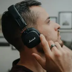 Jak słuchać muzyki przez słuchawki bezprzewodowe bez problemów
