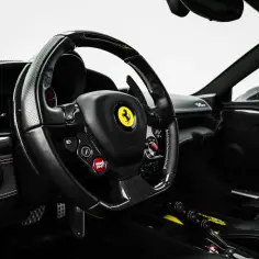 Ile kosztuje ubezpieczenie Ferrari? Zaskakujące ceny i czynniki wpływające na koszt