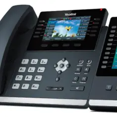 Jakim elementem sieci SIP jest telefon IP i jakie ma funkcje?
