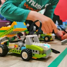 Zajęcia z robotyki cena - porównanie ofert i kosztów dla dzieci