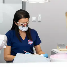 Po jakim czasie schodzi znieczulenie od dentysty? Sprawdź, co musisz wiedzieć