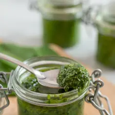 Jak przechowywać pesto z czosnku niedźwiedziego, by uniknąć psucia?