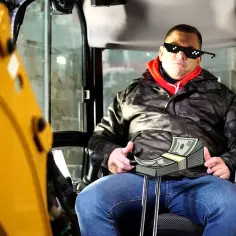 Ile można zarobić na własnej koparce? Zaskakujące stawki i koszty