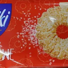 Opakowanie ciastek "Bonitki" z napisem "Przyjemność chrupania na okrągło". Widać na nim okrągłe, deserowe ciastka posypane cukrem.