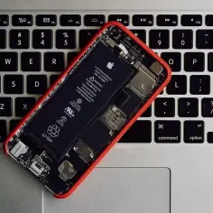 Gdzie w Poznaniu wymienić baterię iPhone szybko i tanio?