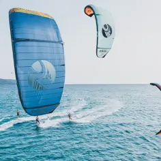 Kitesurfing jaki latawiec na początek – wybierz najlepszy sprzęt dla siebie