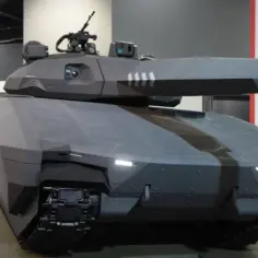 Nowoczesny czołg pl-01 o futurystycznym designie, prezentowany na wystawie.