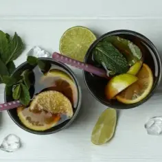Najlepsze przepisy na drinki z Ballantine's Brasil, które zaskoczą gości