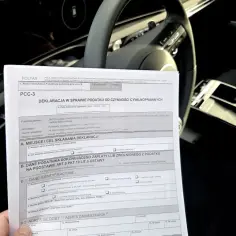 Deklaracja PCC-3 w sprawie podatku od czynności cywilnoprawnych, np. przy zakupie samochodu. Urząd skarbowy czeka na wypełniony formularz.