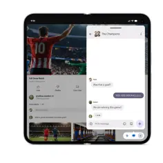 Oglądanie meczu piłki nożnej na najnowszym androidzie. W tle czat z przyjaciółmi, którzy ekscytują się golem.