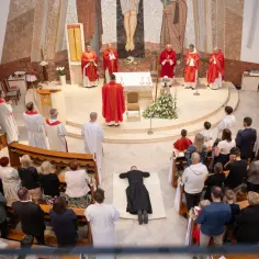 Kto przyjmuje komunię na sposób wiatyku w sytuacji zagrożenia życia?