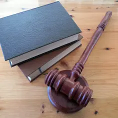 Jak napisać wniosek o przesłuchanie świadka bez oskarżonego? Wzór i porady