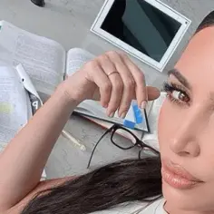 Przedłużanie rzęs efekt Kim Kardashian – jak osiągnąć naturalny i gęsty wygląd?