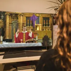Czy msza online to grzech? Poznaj prawdę o uczestnictwie w sieci