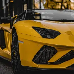 Ile kosztuje wynajem lamborghini? Sprawdź ceny i ukryte koszty