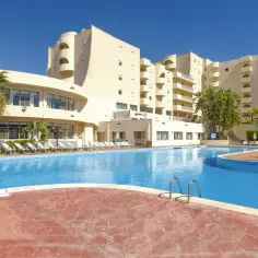 Ile trwa pobyt w hotelu Paradise? Sprawdź czas rezerwacji i dojazdu