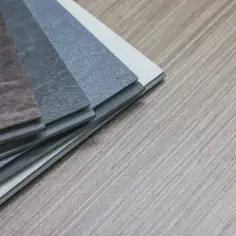 Wyrównanie podłogi pod wykładzinę PVC: najlepsze metody i materiały