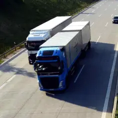 Czy tiry mogą wyprzedzać na autostradzie? Zasady, które musisz znać
