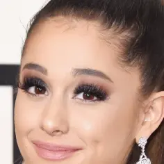 Czy Ariana Grande jest Polką? Prawda o jej pochodzeniu i korzeniach