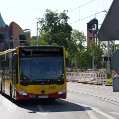 Jak dojechać do cmentarza Kiełczów - sprawdź najlepsze trasy i transport