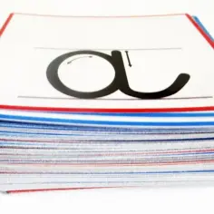 Pisanie drukowanymi literami co to znaczy? Odkryj jego znaczenie i zastosowanie