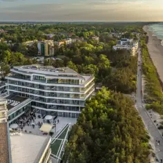 Nowoczesna inwestycja nad morzem z widokiem na plażę i las. Idealne miejsce na wypoczynek i lokatę kapitału.
