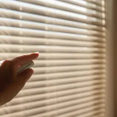 Przełącznik do Rolet z Podtrzymaniem Napięcia - Skuteczne Rozwiązanie Dla Kontroli Rolet