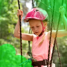 Domowy park linowy w ogrodzie. Bezpieczny sposób na ekstremalną zabawę dla całej rodziny