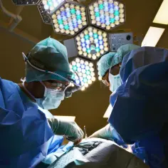 Jakie są specjalizacje lekarzy od żylaków i kiedy ich konsultować