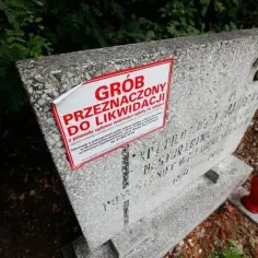 Ile kosztuje miejsce na cmentarzu? Uniknij ukrytych opłat!